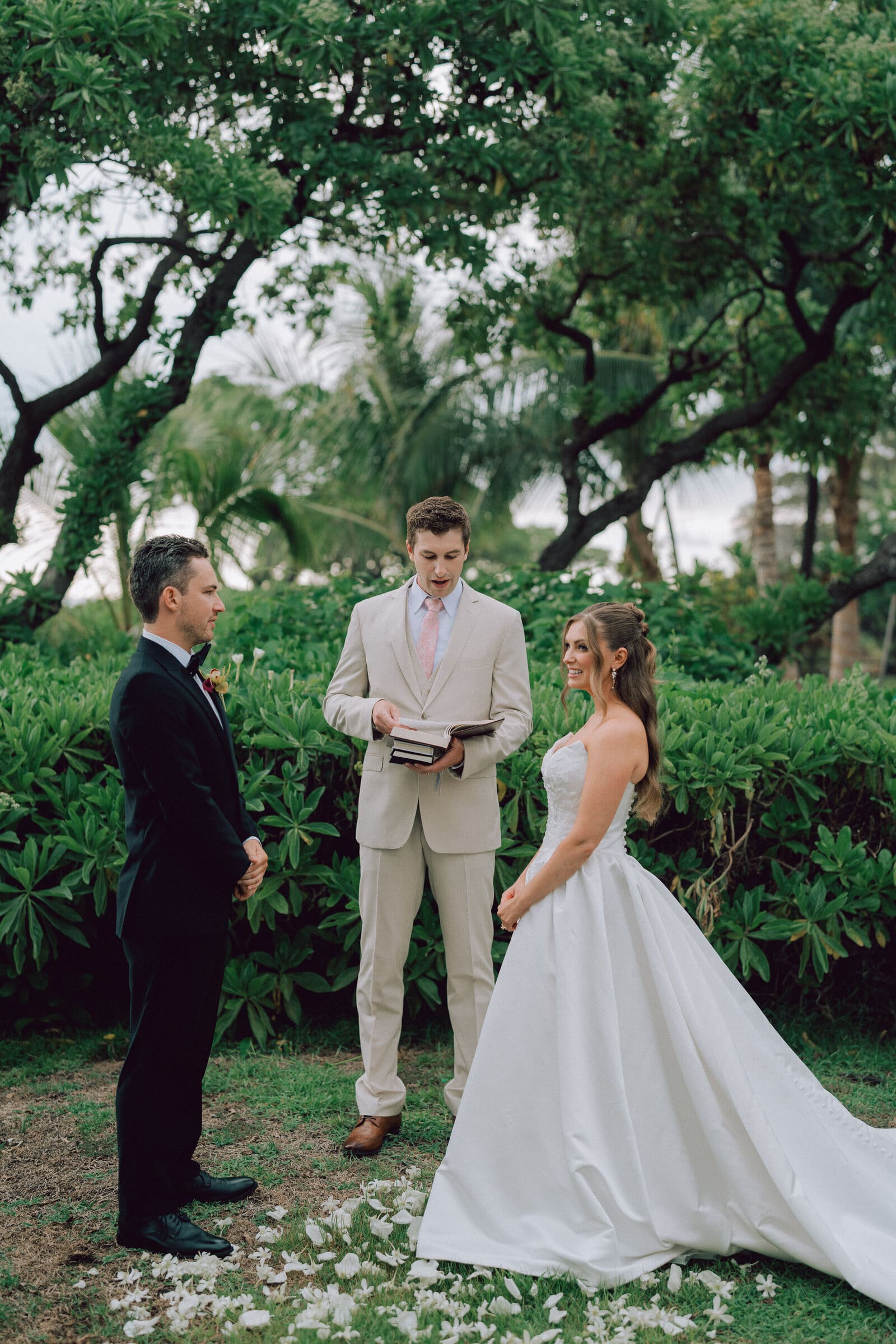 Kaitlyn and Jake wedding at a private estate in Kona, Hawaiʻi, photographed by Corey McCarley
